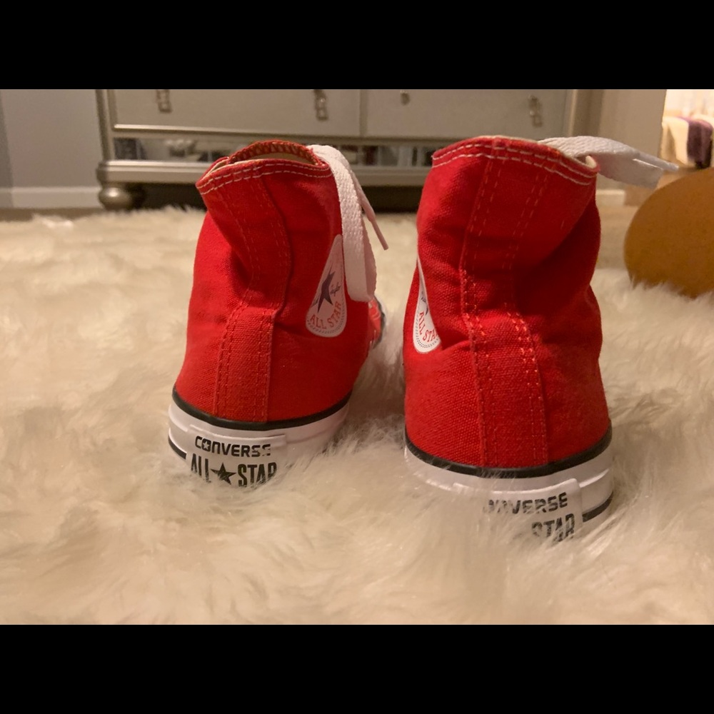 Red converse - Picture 3 of 4